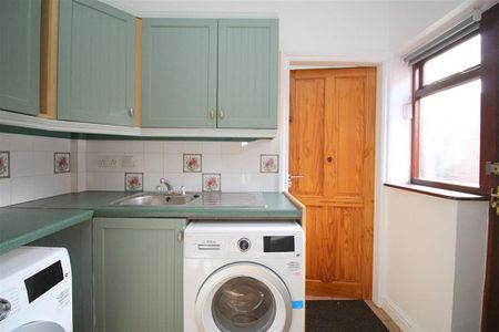 1 bedroom in a house share to rent - Photo 5