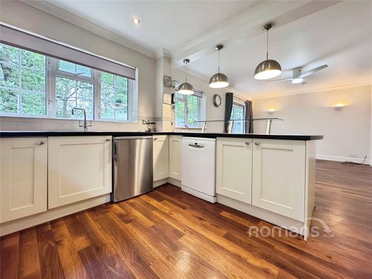 4 bedroom house to rent - Photo 1