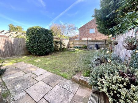 3 bedroom semi-detached house to rent - Photo 3