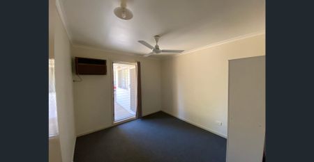 PRIVATE, LIGHT AND SPACIOUS 3 BEDROOM HOME WITH ENTERTAINMENT AREA. - Photo 3