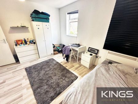 5 bedroom semi-detached house to rent - Photo 4