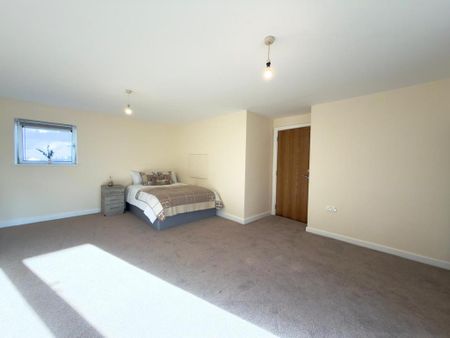 1 bedroom in a flat share to rent - Photo 5
