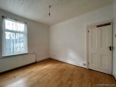 3 bedroom property to rent in London - Photo 4