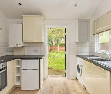 2 bedroom flat to rent - Photo 2