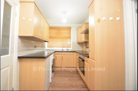 2 Bedroom Flat Foxhill Court Weetwood - Photo 1