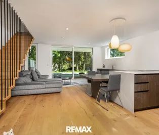 Ruhe, Grün & Luxus: 4-Zimmer- Maisonette mit 172 m² Garten und Pool - Foto 1