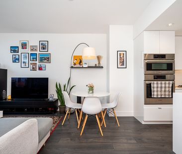 2435 Kingsway condo — Vancouver, BC (3-Bedroom) - 3 Bedroom - Photo 2