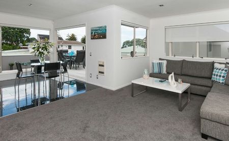 Pristine and Perfect Beachside Residence - Photo 2