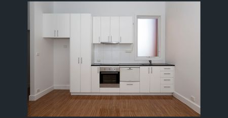 Chic above the shops - Photo 4