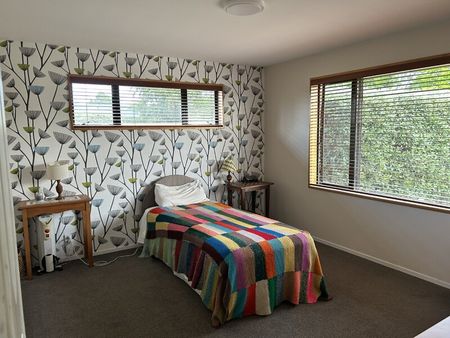 Spacious living - Photo 3