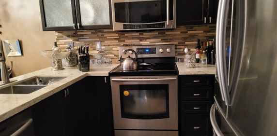 For Lease - 2757 William Jackson Drive, Pickering, Ontario - Photo 2