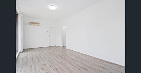 2 BEDROOM - RENOVATED UNIT WITH LOCK-UP GARAGE! 350M TO AUBURN STATION - Photo 3