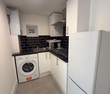 Studio Flat, St Marys Road, IG1 - Photo 3