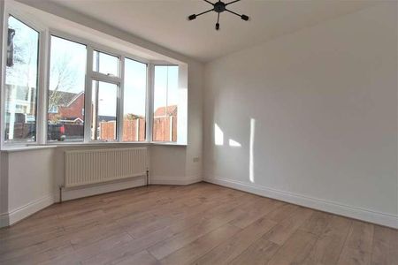 Pooley Green Road, Egham, TW20 - Photo 3