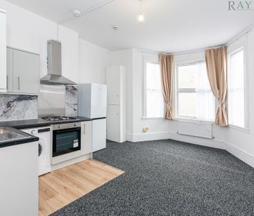 3 bedroom flat to rent - Photo 5