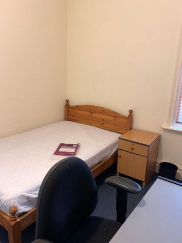 5 bedroom semi-detached house to rent - Photo 5