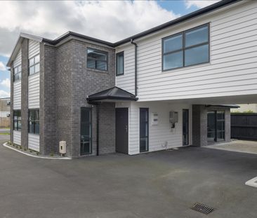 Recently renovated studio units just a short walk away from the Gre... - Photo 4