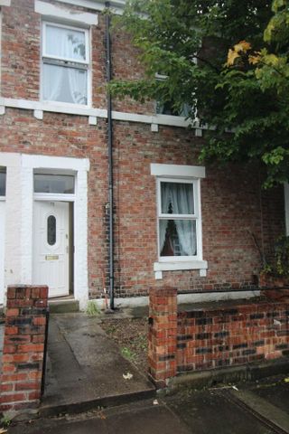 4 bedroom terraced house to rent - Photo 4