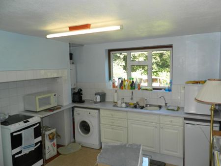 3 bedroom semi-detached house to rent - Photo 5