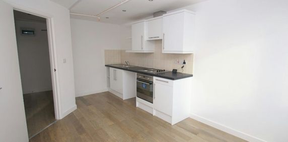 Flat to rent on - Photo 2
