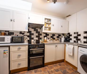 2 bedroom maisonette to rent - Photo 2