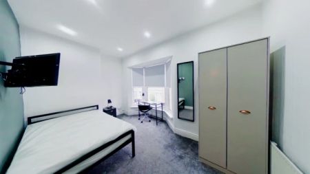 4 Bedroom House - Photo 2