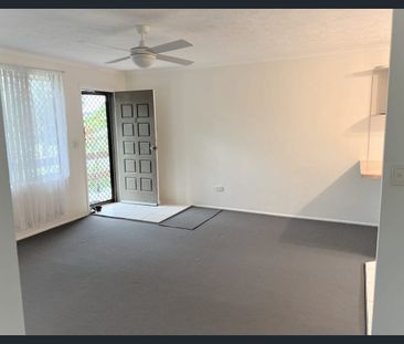 NEAT & TIDY UNIT 2 BED UNIT - Photo 1