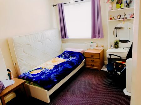 3 Bed 1 Bath - Photo 4