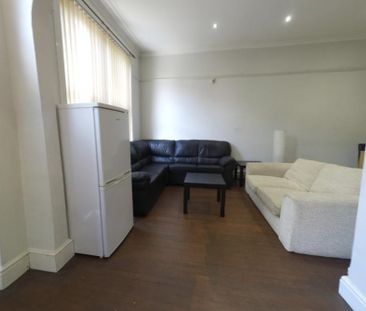 6 bedroom house to rent - Photo 2