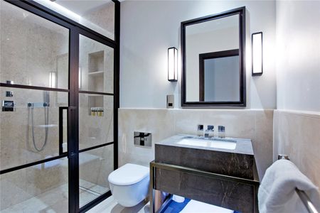 Golden Square, Soho - Photo 3