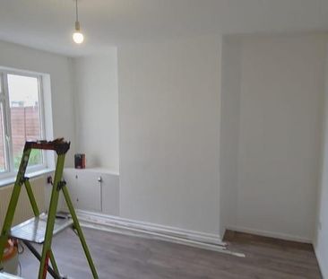 4 bedroom semi-detached house to rent - Photo 1