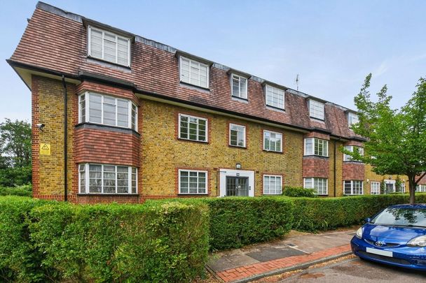 2 bedroom Flat to rent in Denison Close, Hampstead Garden Suburb, London, N2 - Photo 1