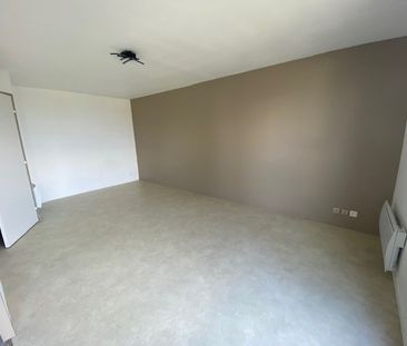 Location Appartement 1 pièce 31m² LE MESNIL ESNARD 76240 - Photo 2