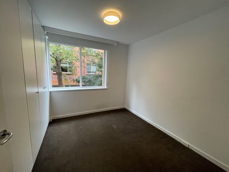 8/202 The Avenue, Parkville VIC 3052 - Photo 2