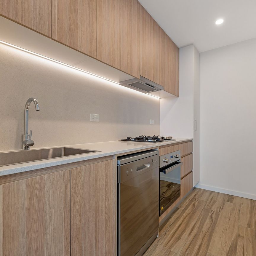 Modern one bedroom unit - 20% below market rent - Photo 1