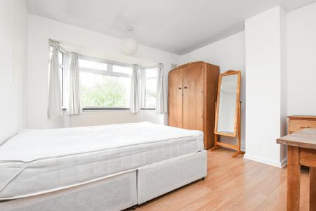 4 bedroom terraced house to rent - Photo 2