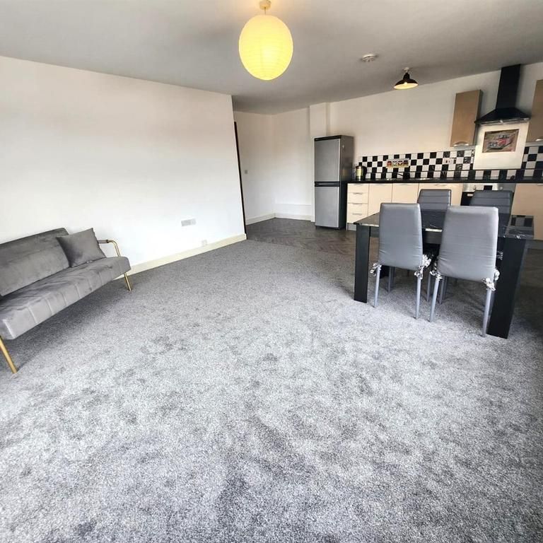 2 bedroom flat to rent - Photo 1