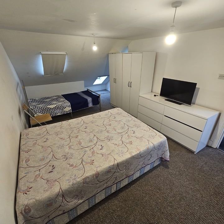 Room in a Shared House, Alric Avenue, NW10 - Photo 1