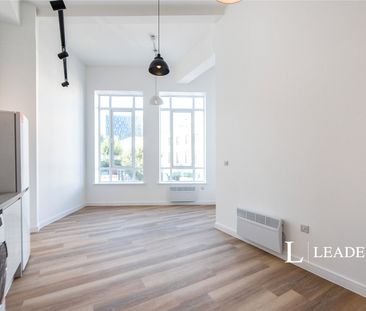 2 bedroom apartment to rent Commercial Road, Portsmouth, Hampshire,... - Photo 2