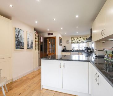 4 bedroom detached house to rent - Photo 1
