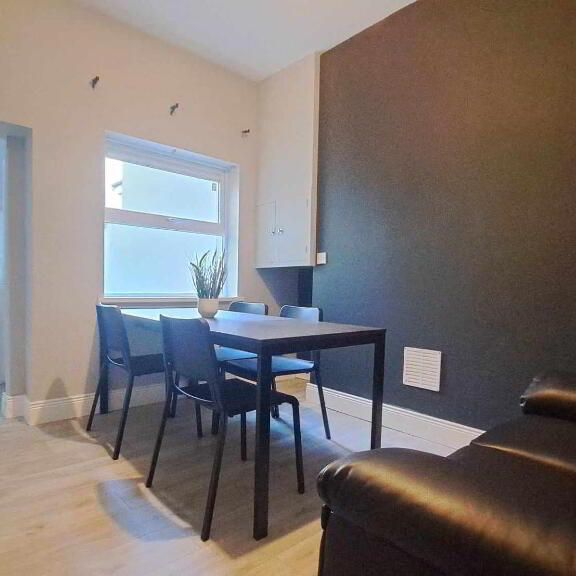 Room 2, 13 Lothair Avenue, Belfast, BT15 2HU - Photo 1