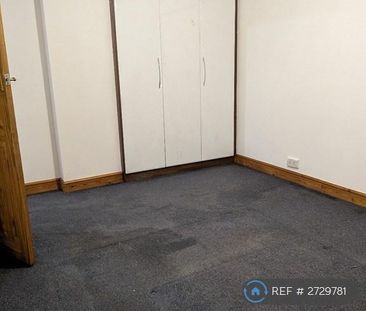 3 bedroom end of terrace house to rent - Photo 2