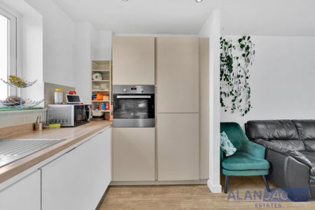 3 bedroom flat to rent - Photo 4
