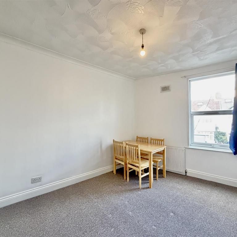 3 bedroom maisonette to rent - Photo 1