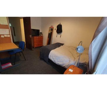 3 bedroom flat to rent - Photo 3