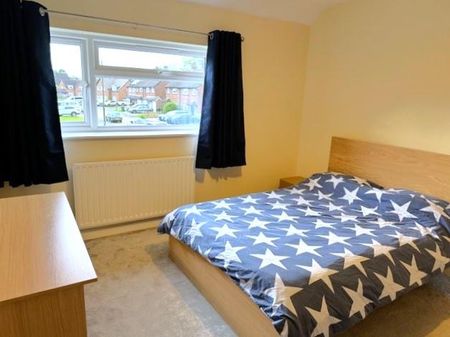 22 Almond Close, GuildfordProperty for lettings - Seymours - Photo 3