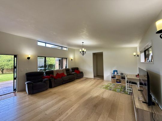 3 BEDROOMS + GENEROUS OFFICE / 4TH BEDROOM FAMILY-FRIENDLY CUL-DE-SAC - Photo 1