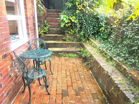 2 bedroom end of terrace house to rent - Photo 5