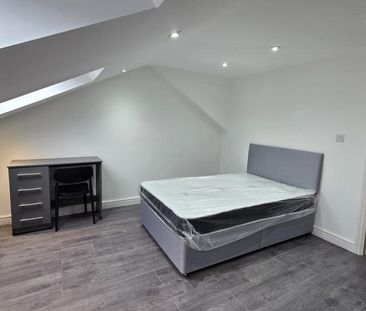 4 bedroom semi-detached house to rent - Photo 5