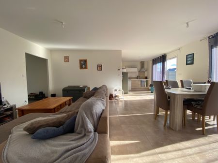 Location Maison 4 pièces 100m² VARENNES SUR LOIRE 49730 - Photo 2